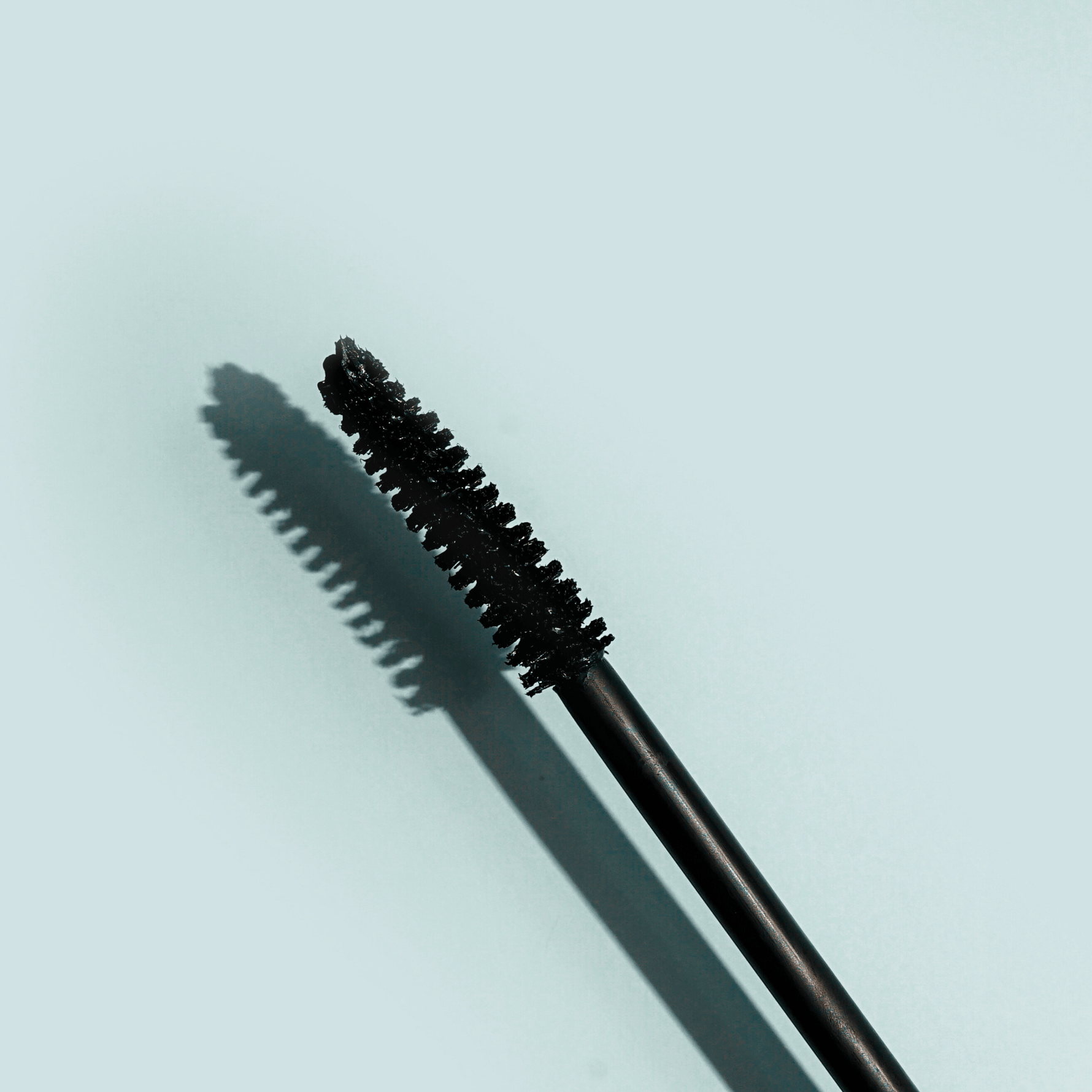 DIY Lash Glue: Long-Lasting Hold or Gentle Formula? Find the Best Choice for Your Lashes - Gazelle Lashes